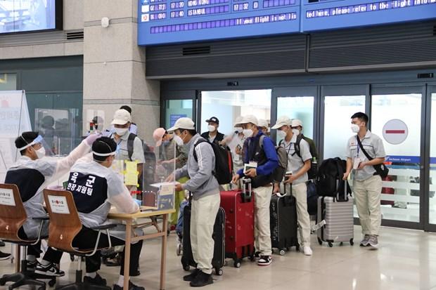 Lao động PG 88 Nổ Hũ làm thủ tục nhập cảnh tại sân bay Incheon, Hàn Quốc.