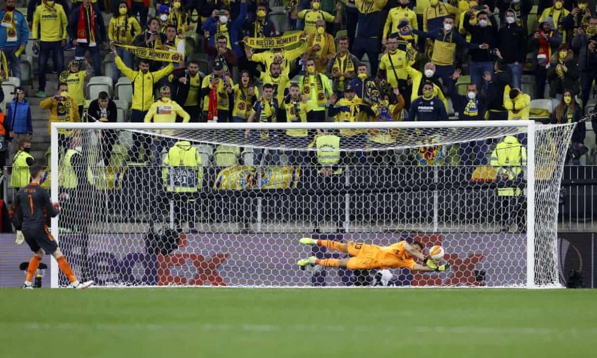 David De Gea thất bại trên chấm 11m. (Ảnh: Getty)