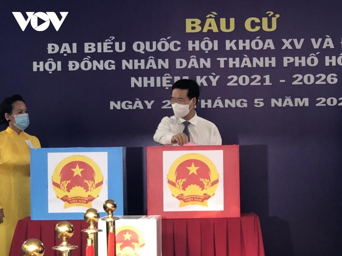 Thường trực Ban Bí thư Võ Văn Thưởng bỏ phiếu.