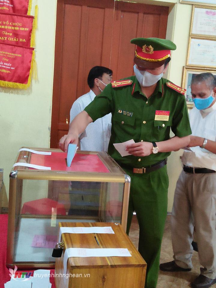 LLVT bỏ phiếu