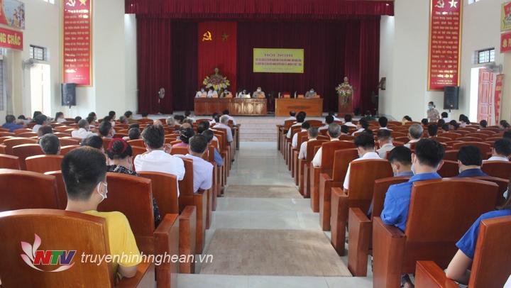 Toàn cảnh buổi tiếp xúc cử tri.