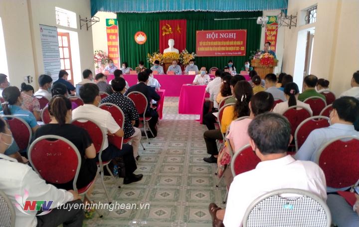 Toàn cảnh buổi tiếp xúc.