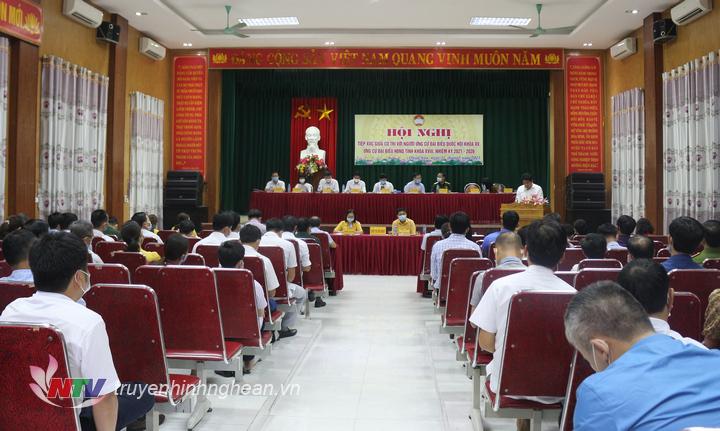 Toàn cảnh buổi tiếp xúc.