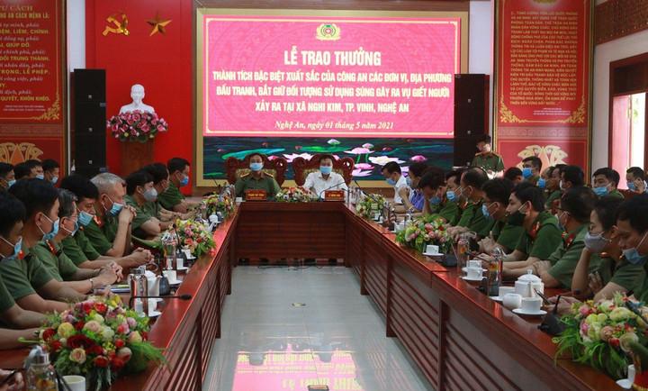 Toàn cảnh lễ trao thưởng.