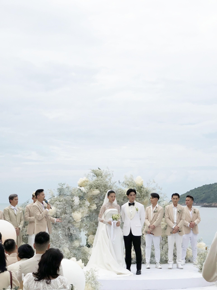 Ngô Thanh Vân trở thành cô dâu ở tuổi 43.