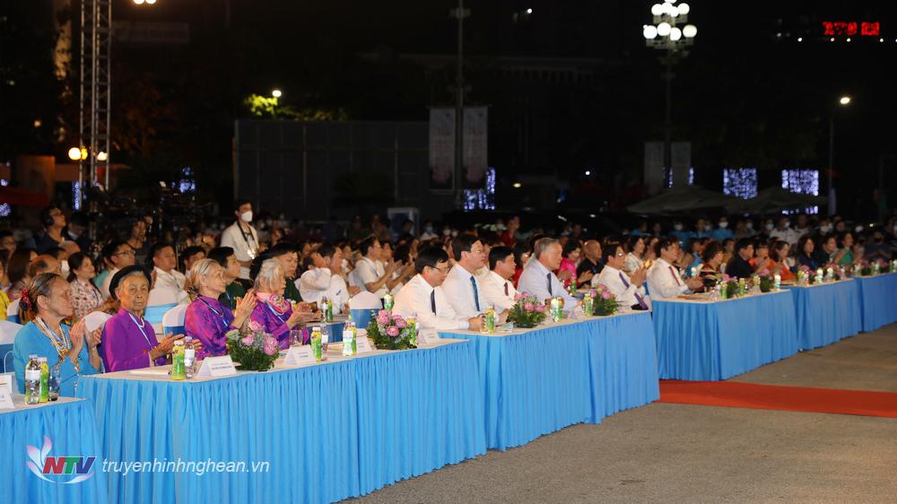 Các đại biểu dự chương trình.