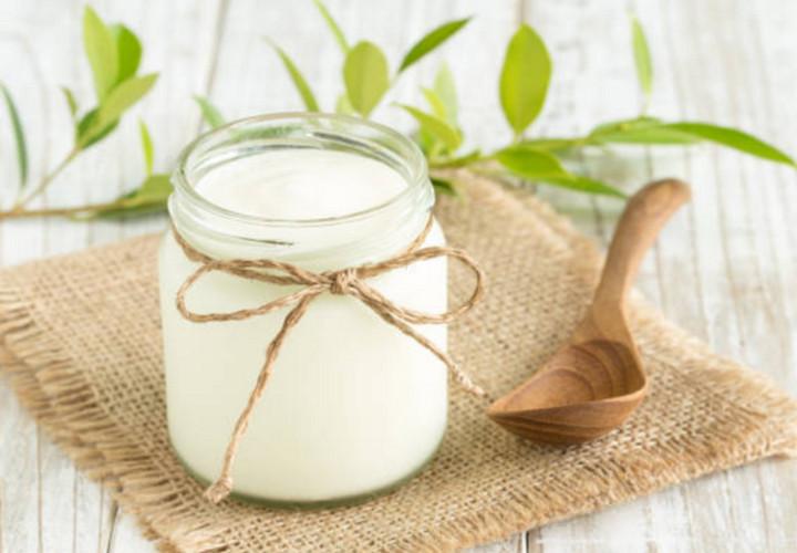 Sữa chua: Nếu bạn ăn sữa chua khi bụng đói, các axit hydrochloric hình thành trong dạ dày sẽ giết chết các lợi khuẩn như axit lactic. Vì vậy, ăn những sản phẩm này vào buổi sáng sẽ không có lợi cho sức khỏe của bạn.
