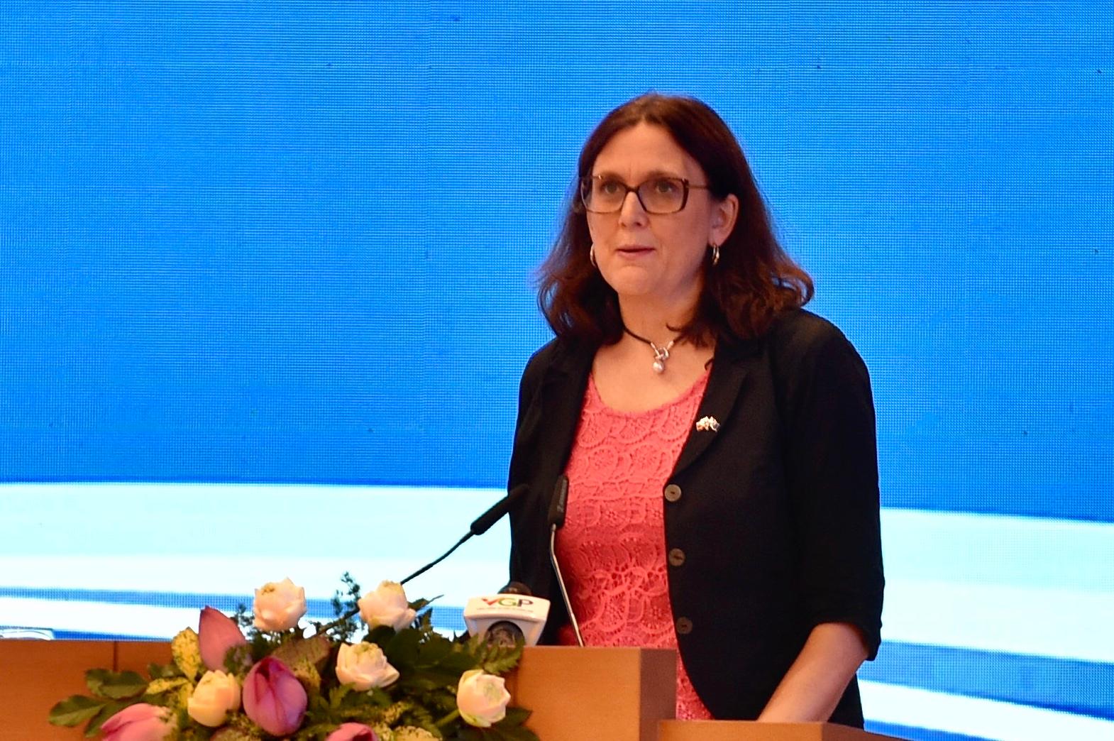 Cao ủy Liên minh châu Âu phụ trách Trang Game PG88 go Cecilia Malmstrom phát biểu tại lễ ký.