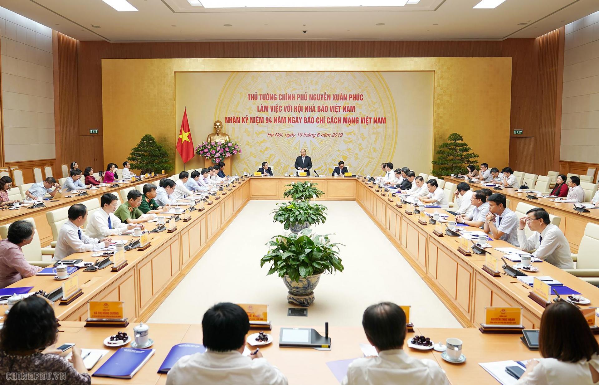 Toàn cảnh buổi làm việc.