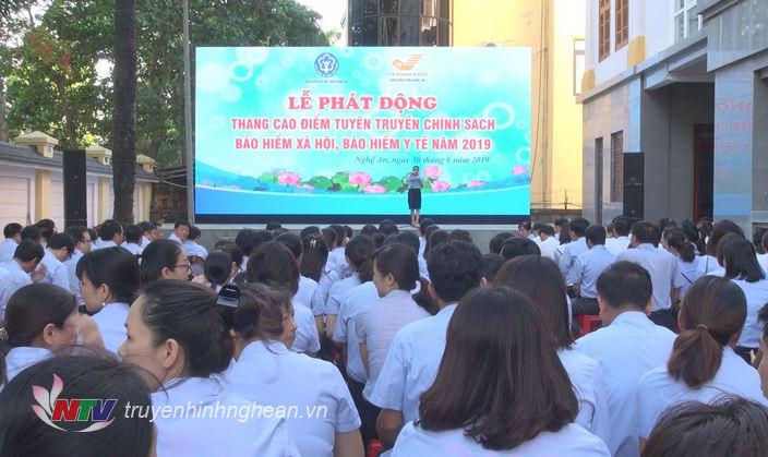 Toàn cảnh lễ phát động.