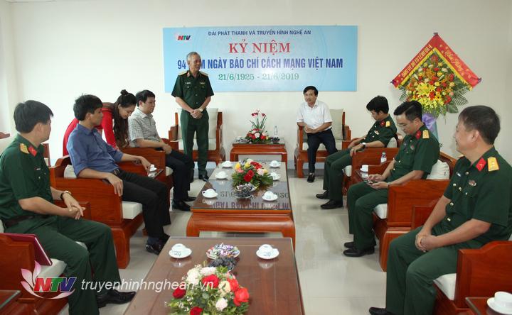 ​  Thiếu tướng Nguyễn Đức Hóa – Phó Chính ủy Quân khu 4 dẫn đầu đoàn Bộ tư lệnh Quân khu 4 chúc mừng Đài PT-TH PG88 go Bắn cá.  ​