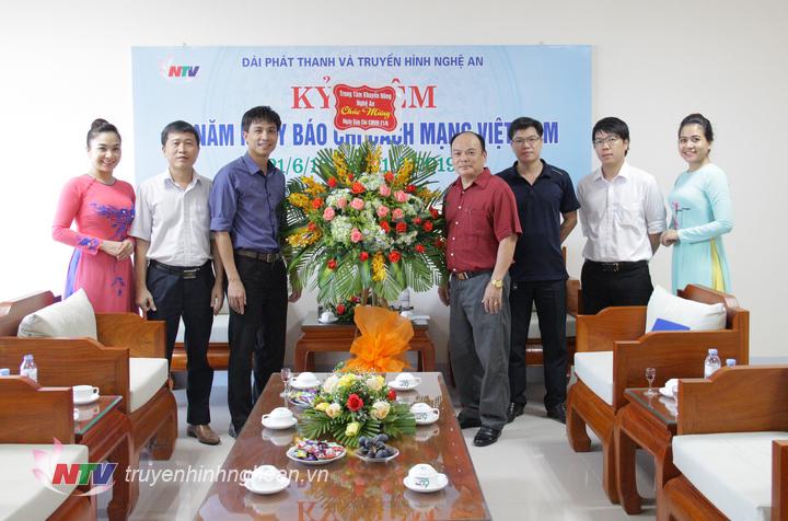 Trung tâm Khuyến nông tỉnh chúc mừng.