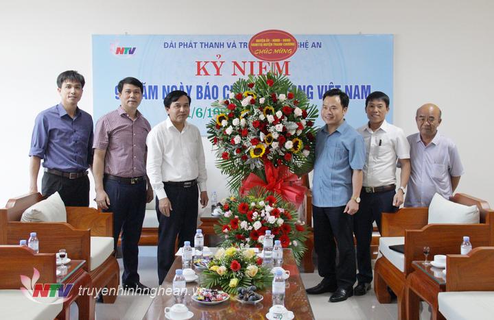 Huyện Thanh Chương chúc mừng Đài.