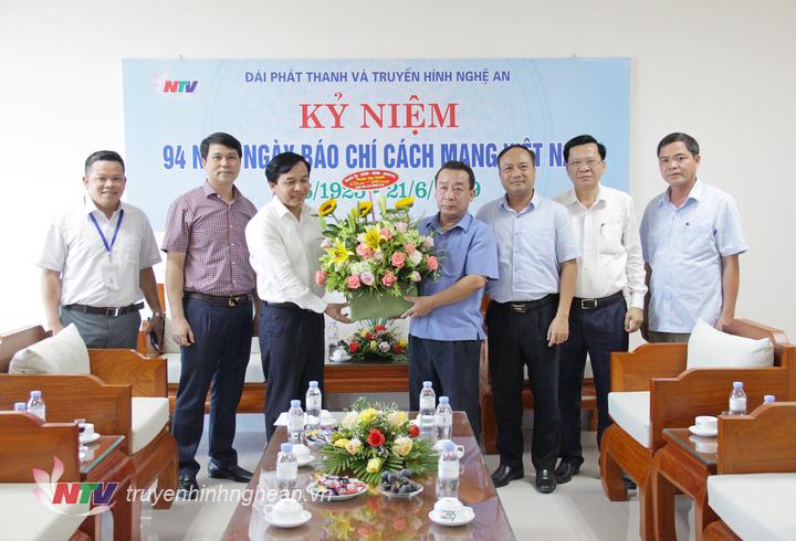 Huyện Yên Thành chúc mừng Đài.