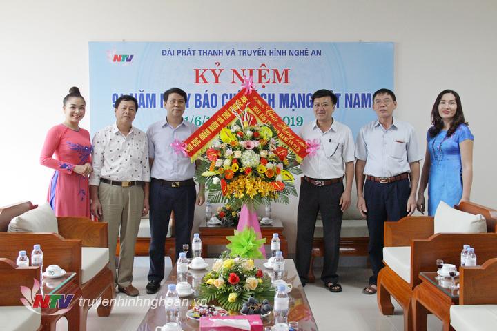 Đại diện Chi cục Chăn nuôi và Thú y PG88 go Bắn cá chúc mừng.