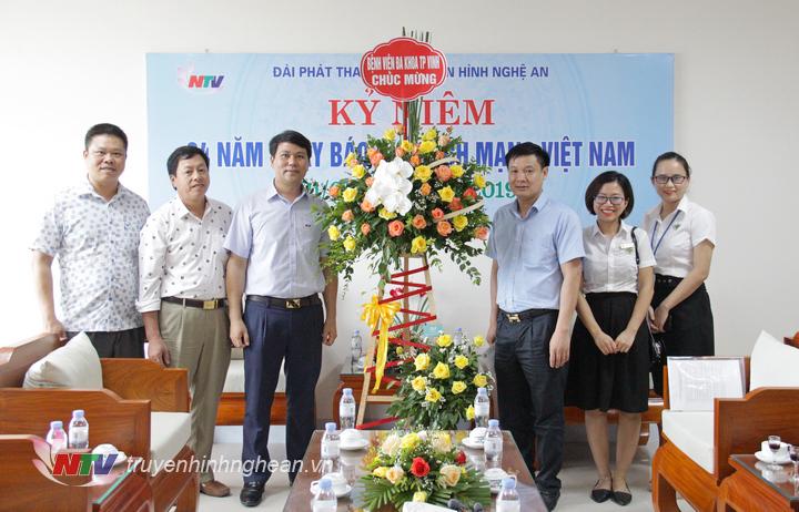 Bệnh viện Đa khoa TP Vinh chúc mừng.