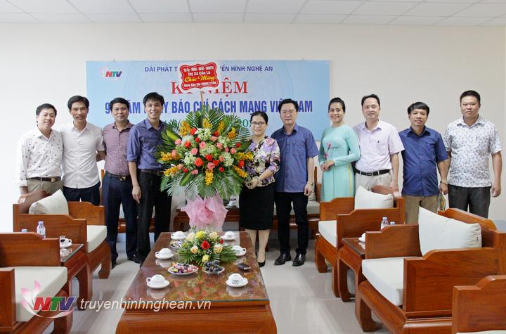 Đoàn Thị xã Cửa Lò chúc mừng Đài.