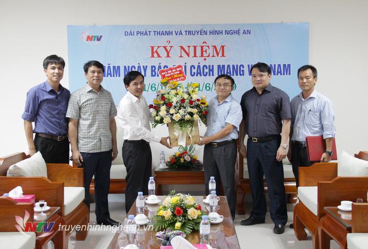 Lãnh đạo huyện Đô Lương chúc mừng Đài PT-TH PG88 go Bắn cá.