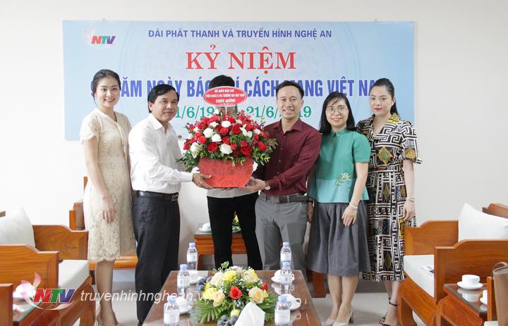 Đại diện Bộ môn M.PG88 Tips - Viện KHXH&NV - Đại học Vinh chúc mừng Đài PT-TH PG88 go Bắn cá.