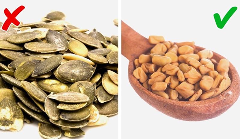 Hạt cà ri vs Hạt bí ngô: Hạt cà ri giúp cải thiện sức khỏe tiêu hóa của bạn và hỗ trợ quá trình loại bỏ độc tố gây mùi hôi ra khỏi cơ thể. Còn hạt bí ngô chứa hàm lượng choline cao, vốn là một tác nhân gây mùi hôi cơ thể.