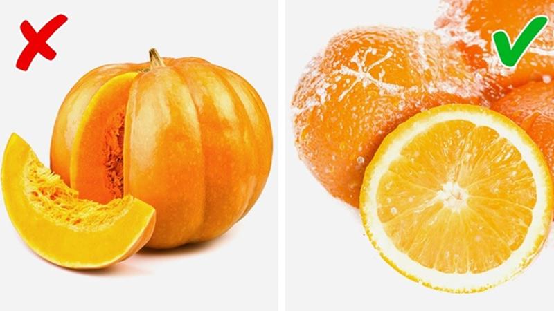 Bí Ngô vs Cam: Trái cây có múi có mùi thơm, ngọt và thanh, giúp bạn cải thiện mùi cơ thể hữu hiệu. Trong khi, bí ngô chứa choline được chuyển hóa thành trimethylamine trong quá trình tiêu hóa. Tích lũy trimethylamine trong cơ thể có thể gây ra mùi khó chịu.
