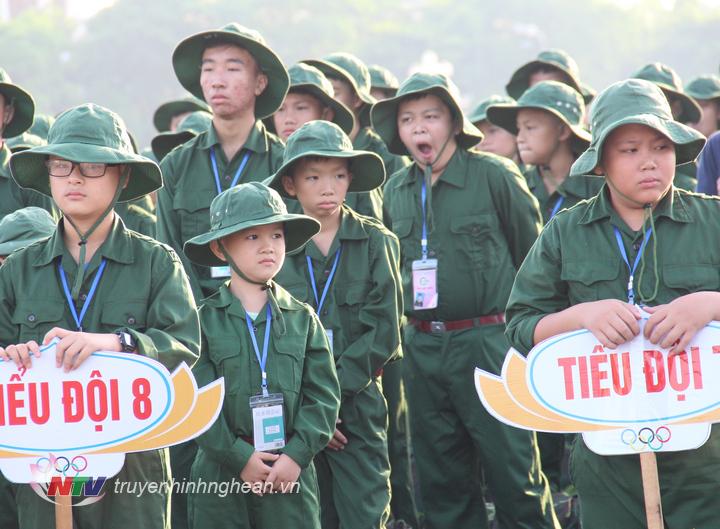 Lớp Học kỳ trong quân đội cho thanh thiếu niên lứa tuổi từ 11 – 17 tuổi trong cả nước. 
