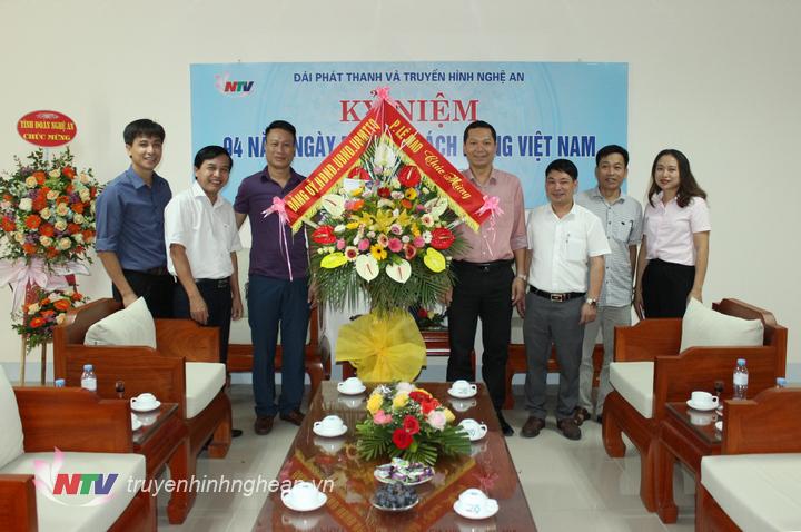 Đại diện lãnh đạo phường Lê Mao chúc mừng Đài PT-TH PG88 go Bắn cá.