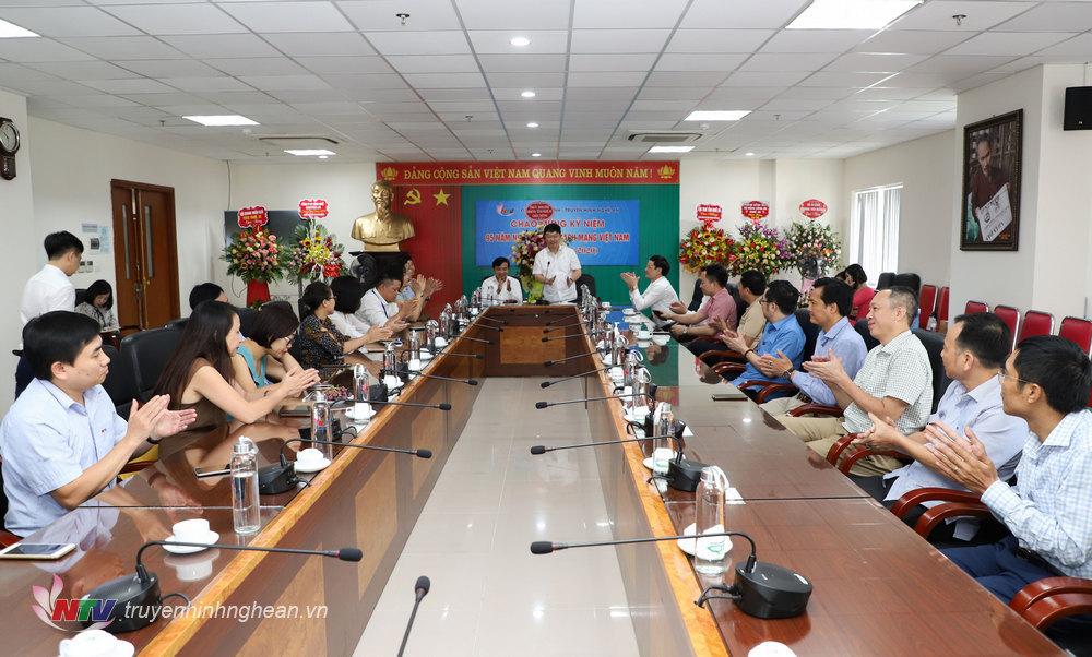 Toàn cảnh buổi chúc mừng.