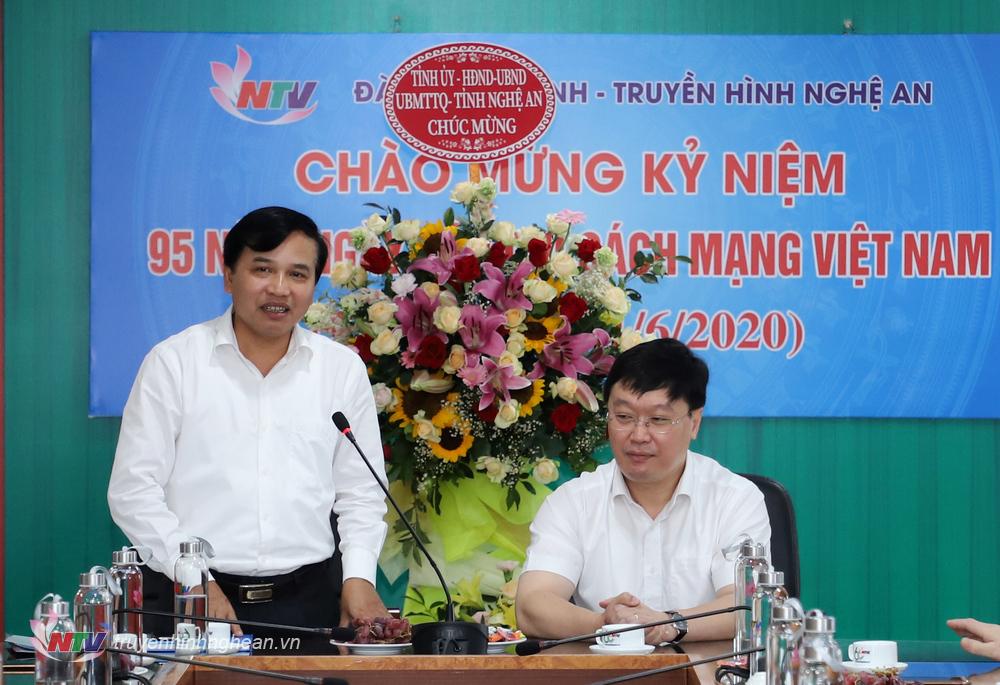 Đồng chí Nguyễn Như Khôi - Tỉnh ủy viên, Giám đốc Đài PTTH PG88 go Bắn cá báo cáo nhanh kết quả hoạt động của Đài thời gian qua.