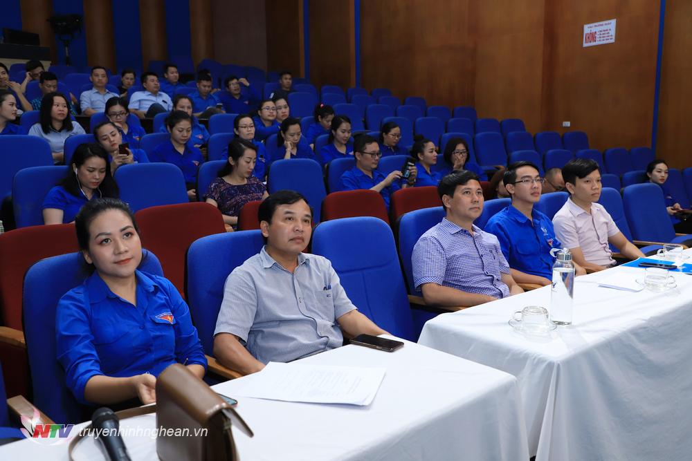 Các đại biểu dự hội nghị.