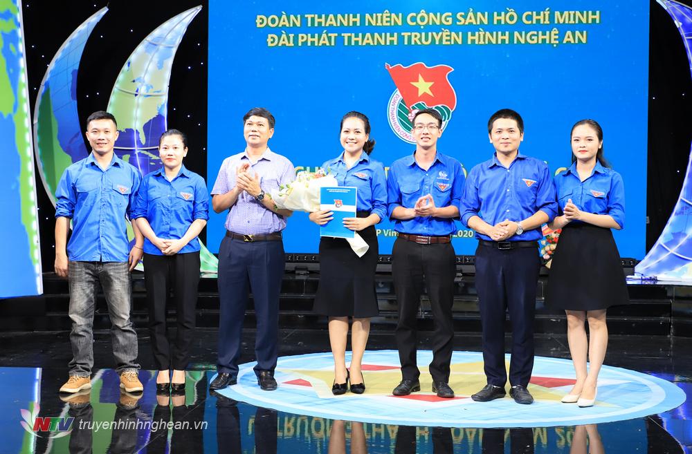 BCH Chi đoàn lâm thời ra mắt tại hội nghị.