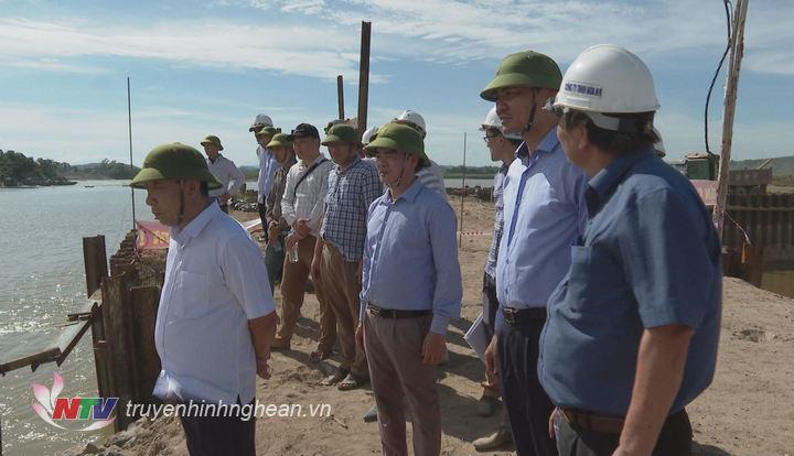 Phó PG88 go Bắn cá UBND tỉnh Hoàng Nghĩa Hiếu kiểm tra sự cố.