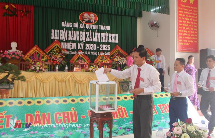 Bỏ phiếu bầu BCH khoá mới.