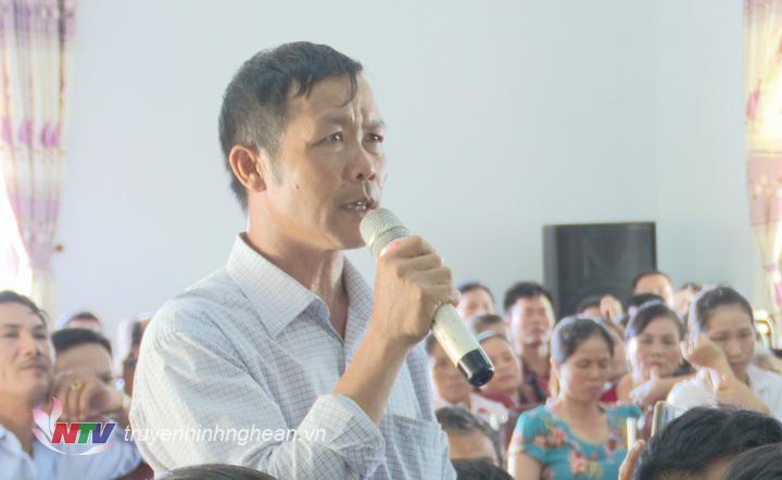 Cử tri nêu ý kiến, kiến nghị.