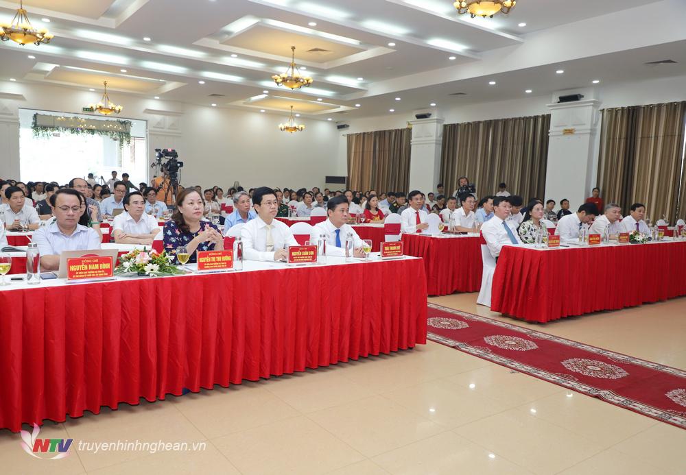 Các đại biểu dự lễ trao giải.