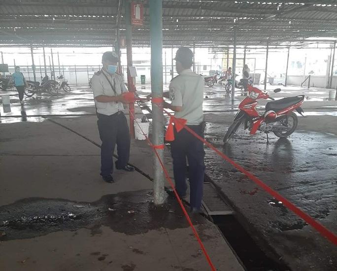 Bố trí nơi để xe riêng cho công nhân làm việc tại nhà A