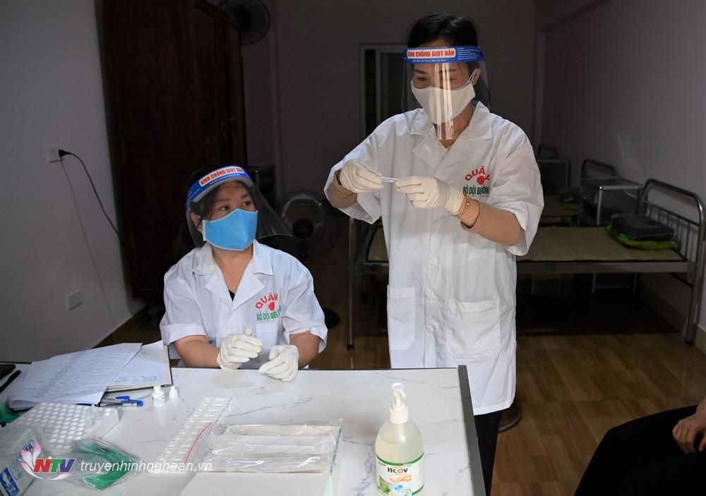 Việc lấy mẫu xét nghiệm được thực hiện theo đúng quy định của ngành Y tế.
