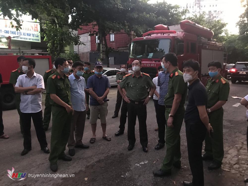 Giám đốc Công an tỉnh chỉ đạo các phòng nghiệp vụ nhanh chóng điều tra làm rõ nguyên nhân của vụ cháy.