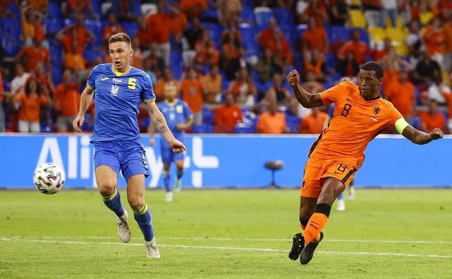 Wijnaldum trong pha mở tỷ số