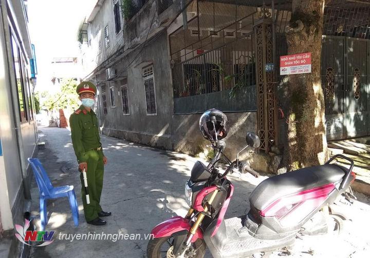 Công an TP Vinh triển khai các chốt phong tỏa
