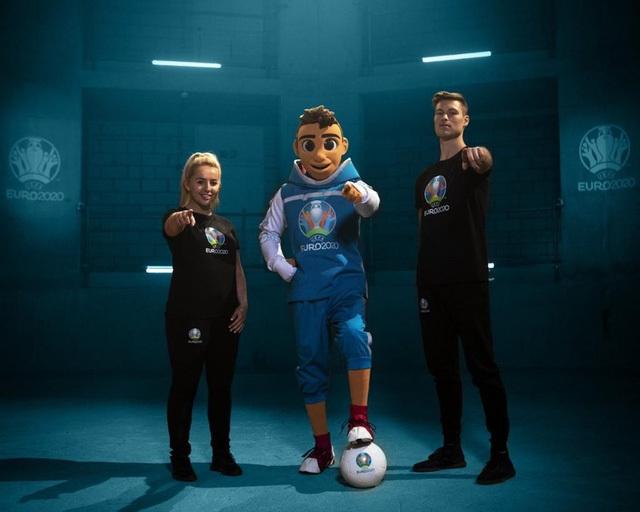 Linh vật của EURO 2020 là Skillzy.