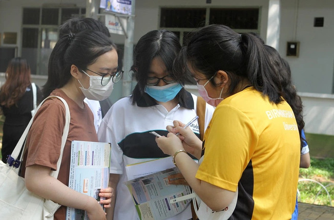Học sinh tham gia Ngày hội tư vấn tuyển sinh - hướng nghiệp 2022 ở ĐH Bách khoa (ĐH Quốc gia TP.HCM).