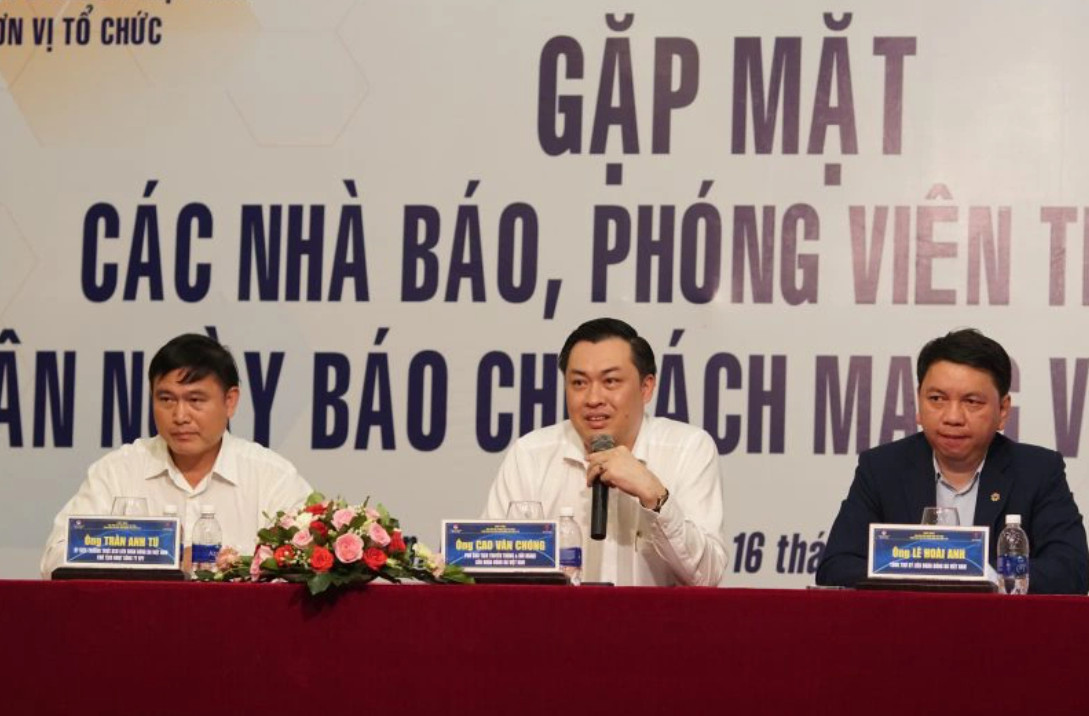 Lãnh đạo VFF trao đổi thông tin với báo chí nhân ngày 21/6. Ảnh: VFF.