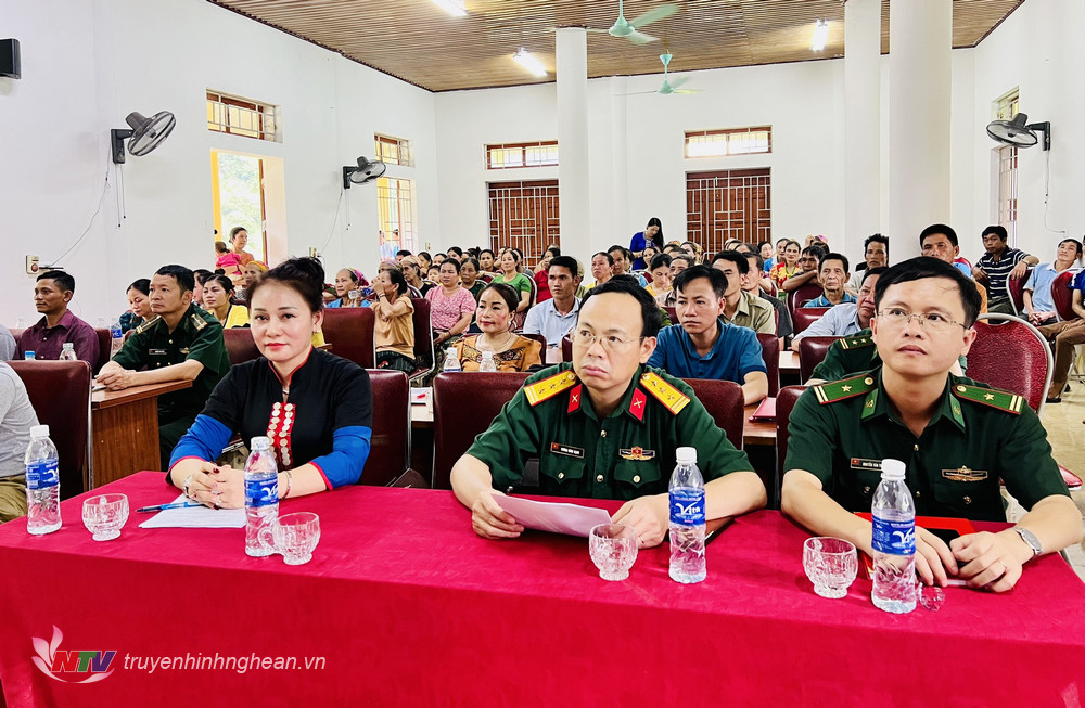 Các đại biểu dự buổi tuyên truyền.