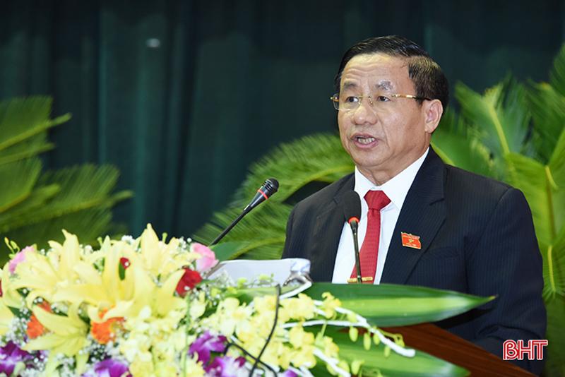 Bí thư Tỉnh ủy, PG88 go Bắn cá HĐND tỉnh Lê Đình Sơn phát biểu chúc mừng PG88 go Bắn cá UBND tỉnh Trần Tiến Hưng. 