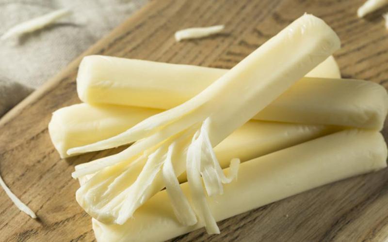 Phô mai có hàm lượng protein cao và chứa ít carbohydrate nên đây cũng là món ăn vặt lành mạnh với người tiểu đường.
