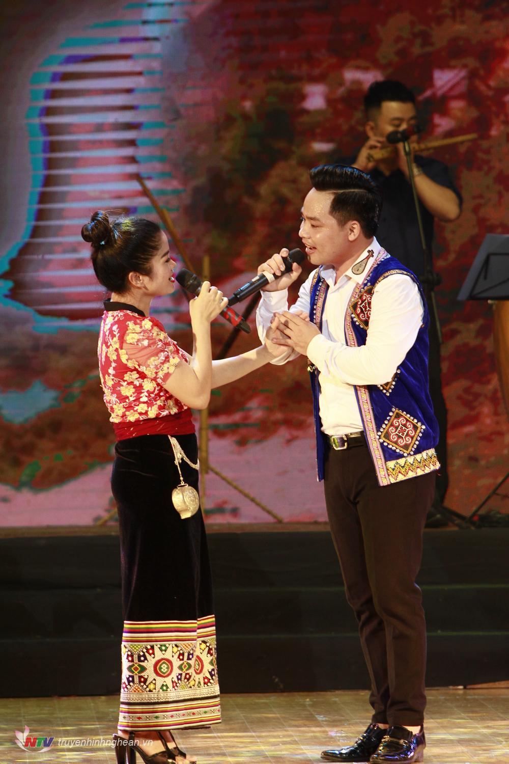 Tiết mục:  "Miền tây yêu thương" Sáng tác:Trần Kải Biểu diễn: Trần Lực và Thanh Qúy 