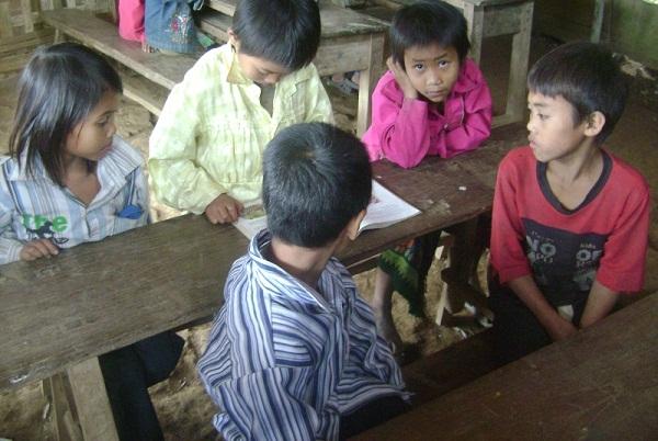 Thiếu sách giáo khoa tại các trường tiểu học và THCS miền núi.