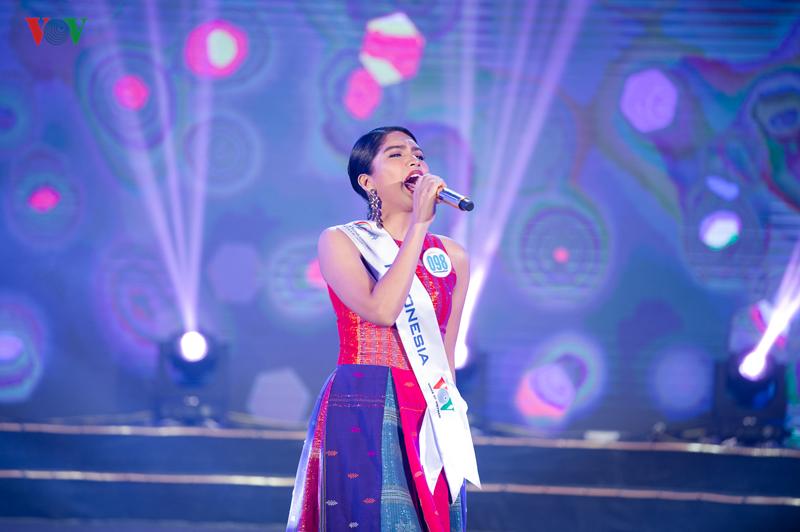 hể hiện ca khúc của Lady Gaga mang tên "I'll never love again”, thí sinh (Indonesia) gây ấn tượng bởi giọng hát nội lực