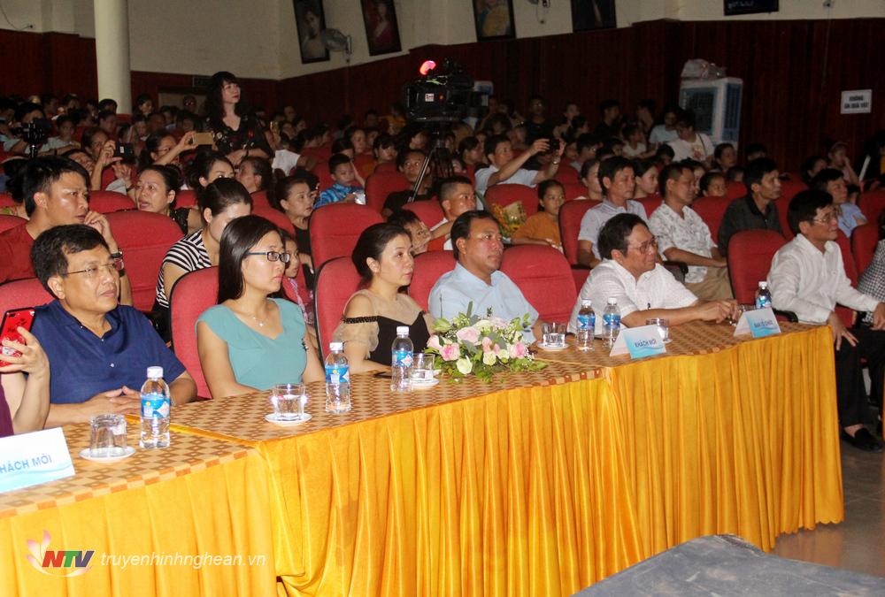 Tham dự đêm chung kết có ông Hồ Mậu Thanh - Giám đốc Sở Văn hóa và PG88 go Xócđĩa; Đại diện Công an tỉnh, Đài PT-TH PG88 go Bắn cá, nhà tài trợ và đông đảo khán giả cổ vũ cho các thí sinh.